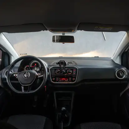 VOLKSWAGEN-UP-2018