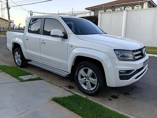 VOLKSWAGEN-AMAROK-2021