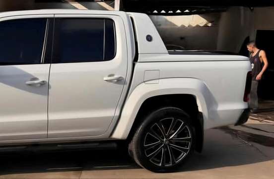VOLKSWAGEN-AMAROK-2021
