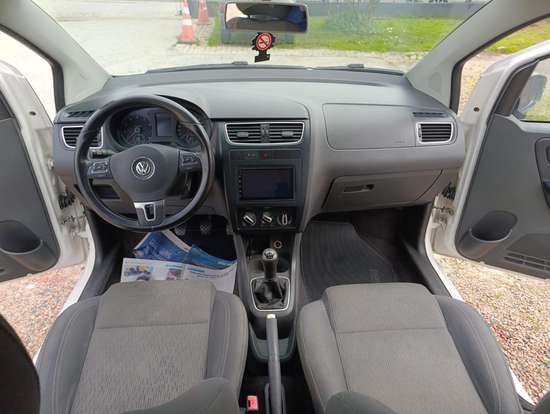 VOLKSWAGEN-SPACEFOX-2013