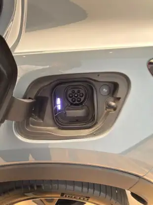 VOLVO-C40-2022