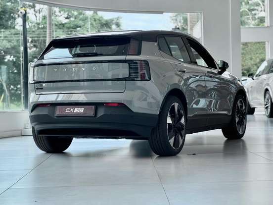 VOLVO-EX30-2026