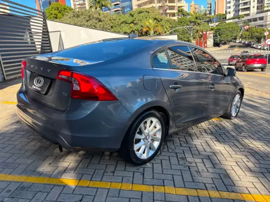 VOLVO-S60-2.0 T4 KINETIC GASOLINA 4P AUTOMÁTICO VOLVO-S60-2016