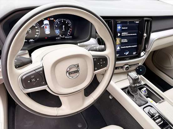 VOLVO-S60-2.0 T4 MOMENTUM GASOLINA 4P AUTOMÁTICO VOLVO-S60-2019