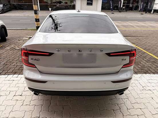 VOLVO-S60-2.0 T4 MOMENTUM GASOLINA 4P AUTOMÁTICO VOLVO-S60-2019