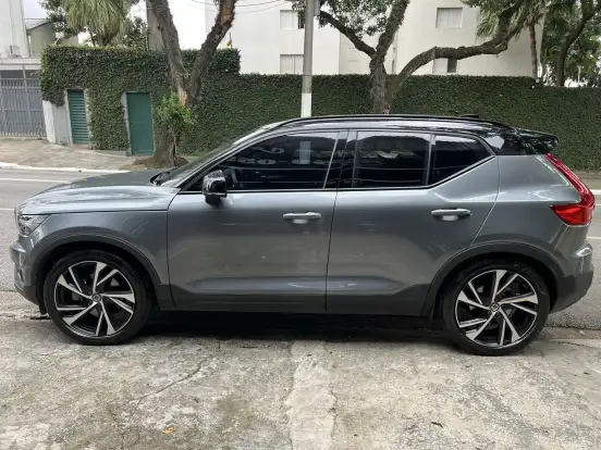 VOLVO-XC40-2019