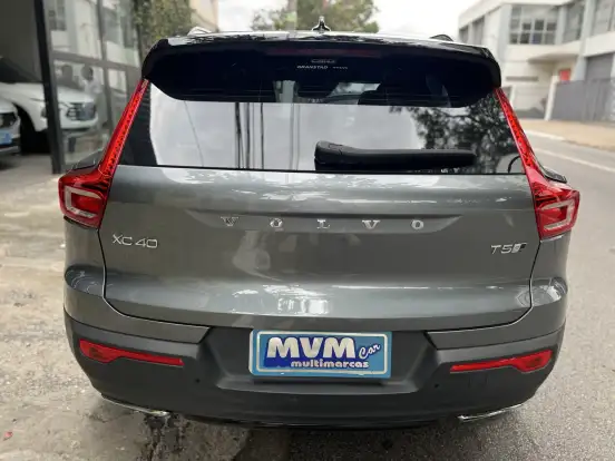 VOLVO-XC40-2019