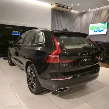 VOLVO-XC60-2020