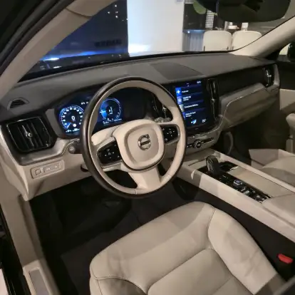 VOLVO-XC60-2020