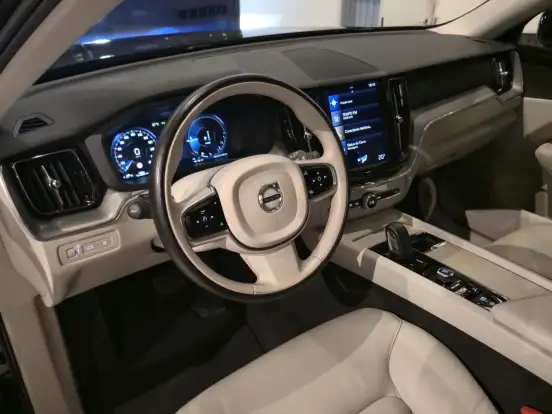 VOLVO-XC60-2.0 T8 HYBRID MOMENTUM AWD GEARTRONIC VOLVO-XC60-2020