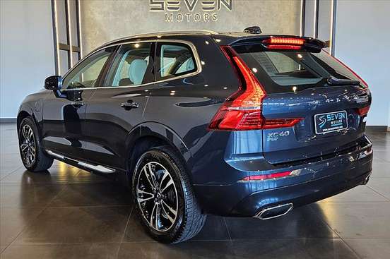 VOLVO-XC60-2020