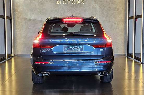 VOLVO-XC60-2020
