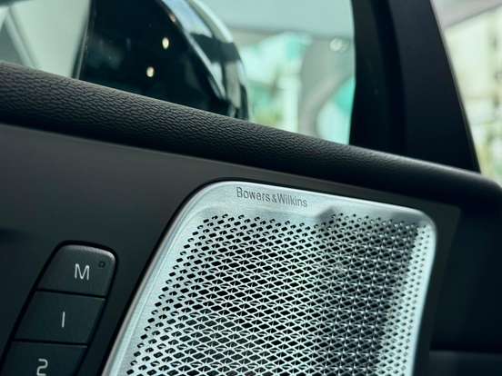 VOLVO-XC60-2025