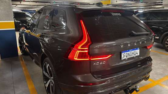 VOLVO-XC60-2023