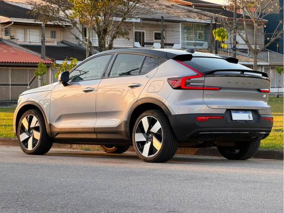 VOLVO C40 P8 RECHARGE PURE ELECTRIC AWD