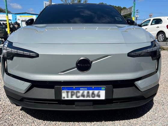 VOLVO EX30 51 KW ELÉTRICO PLUS