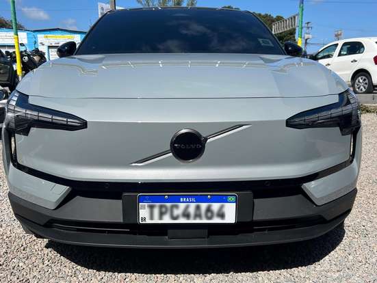 VOLVO-EX30-2025