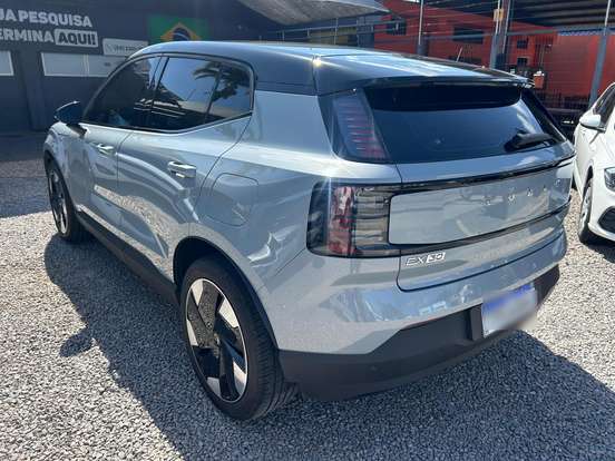 VOLVO-EX30-2025