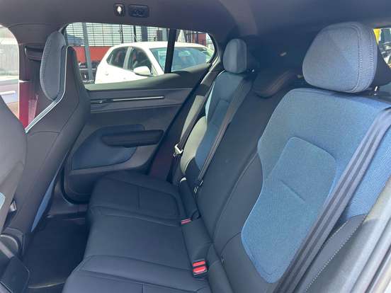 VOLVO-EX30-2025