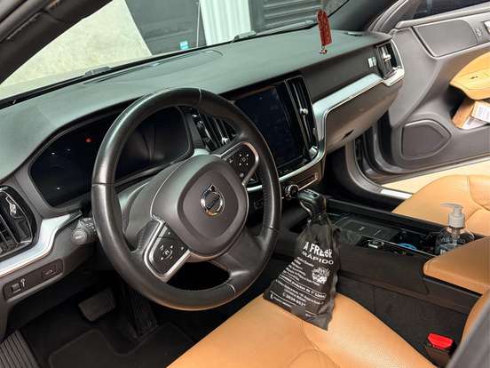 VOLVO-S60-2.0 T4 MOMENTUM GASOLINA 4P AUTOMÁTICO VOLVO-S60-2019