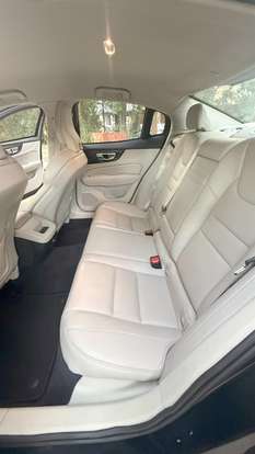 VOLVO-S60-2.0 T4 MOMENTUM GASOLINA 4P AUTOMÁTICO VOLVO-S60-2019