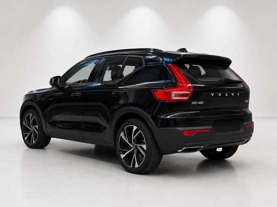 VOLVO-XC40-2018