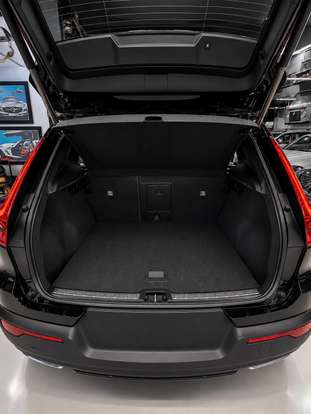 VOLVO-XC40-2018