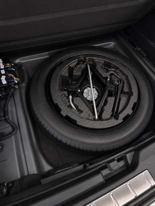 VOLVO-XC40-2018