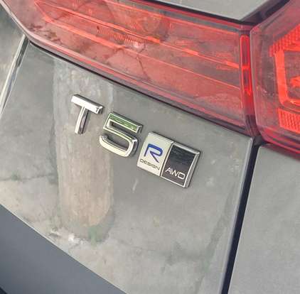 VOLVO-XC60-2018