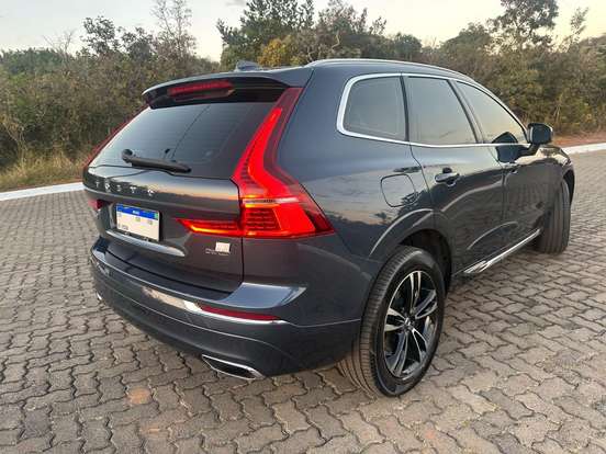 VOLVO-XC60-2021