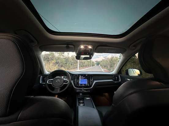 VOLVO-XC60-2021