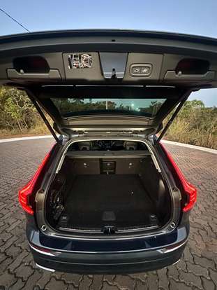 VOLVO-XC60-2021