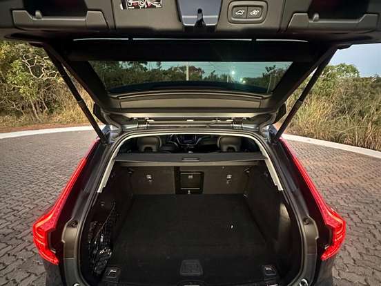 VOLVO-XC60-2.0 T8 HYBRID MOMENTUM AWD GEARTRONIC VOLVO-XC60-2021