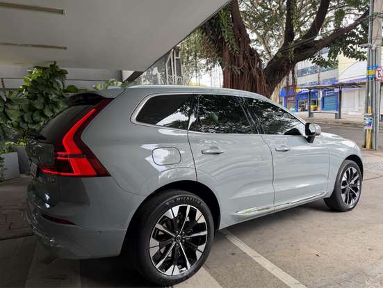 VOLVO-XC60-2025