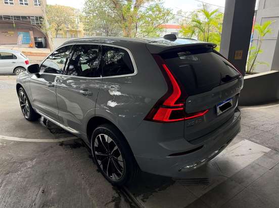VOLVO-XC60-2025