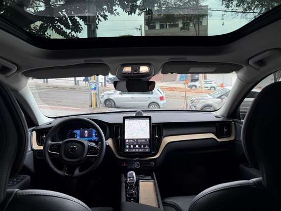 VOLVO-XC60-2025