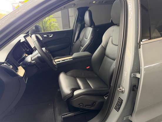 VOLVO-XC60-2025