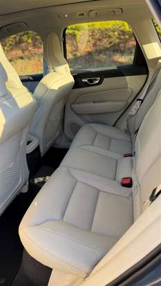 VOLVO-XC60-2023