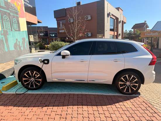 VOLVO-XC60-2023