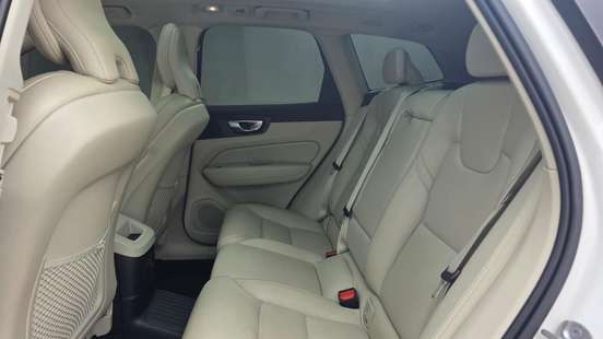 VOLVO-XC60-2023