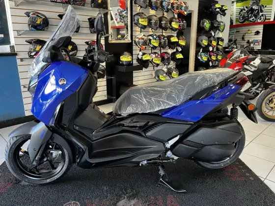 YAMAHA XMAX 300 CONNECTED ABS YAMAHA XMAX 300 CONNECTED ABS