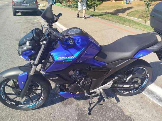 YAMAHA-FZ15 FAZER CONNECTED ABS-2025