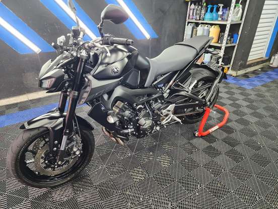 YAMAHA-MT-09-2021