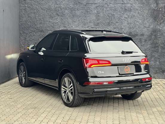 AUDI-Q5-2019