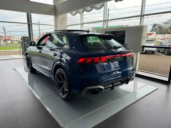 AUDI-RS Q8-2025