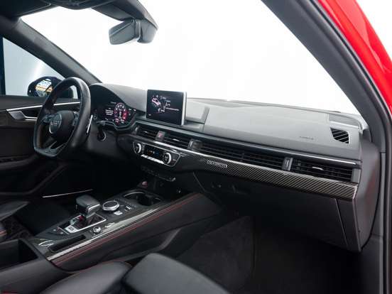 AUDI-RS4-2018