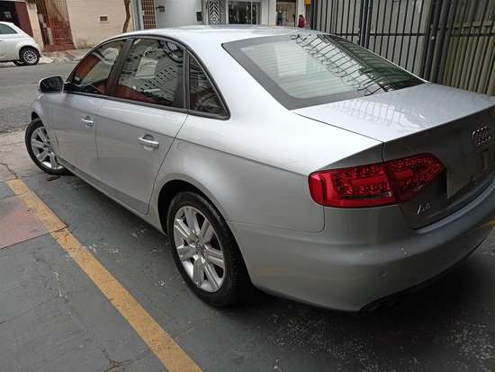 AUDI-A4-2010