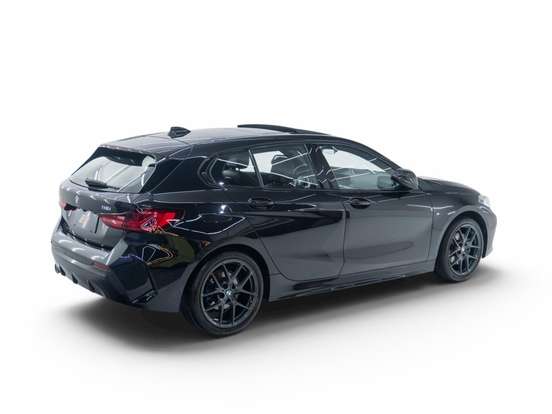 BMW-118i-2022