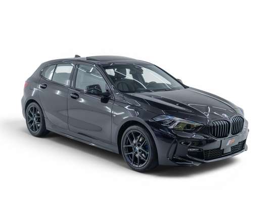 BMW-118i-2022