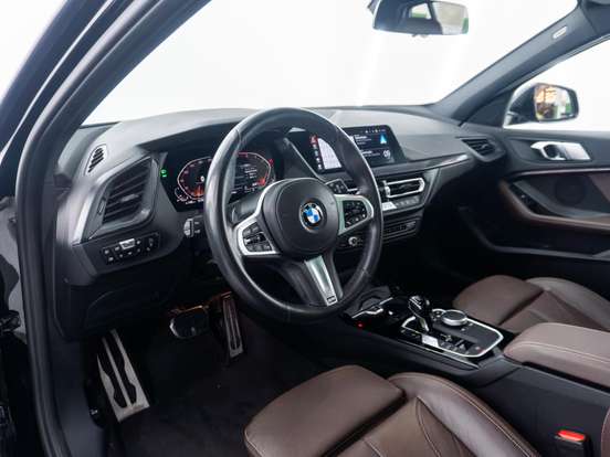 BMW-118i-2022